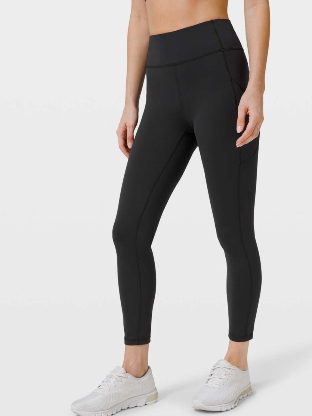 Lululemon Invigorate High-Rise Tight 25"
Leggings in black